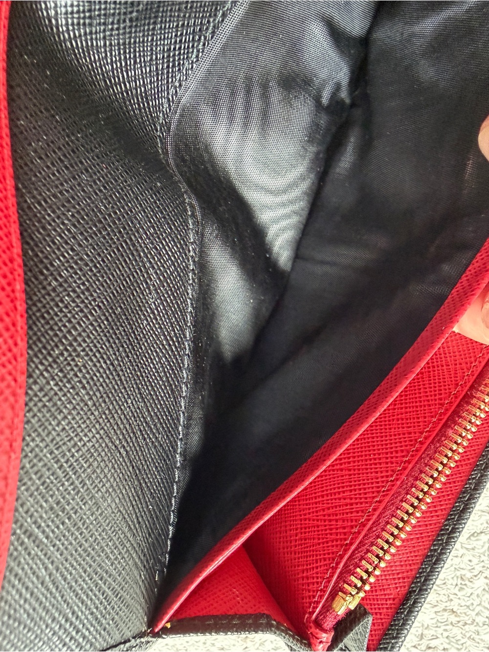 Prada Black and Red Saffiano Leather Wallet NWOT - Picture 6 of 16